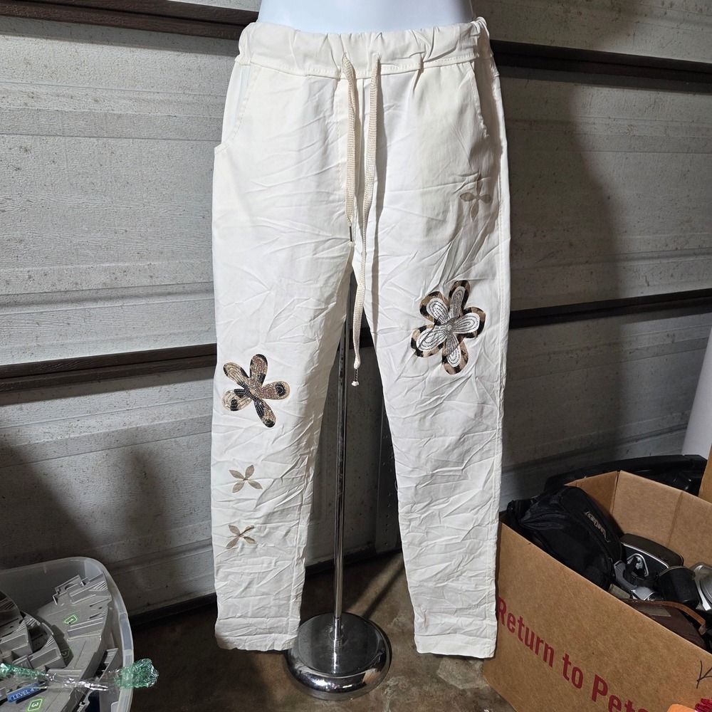 Brand Bazar Italy White Floral Embroidered Sequin Y2K Jogger Pants D5195